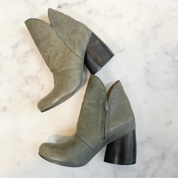 Colleen Cordero Gray Chunky Heel Leather Booties - Picture 4 of 10